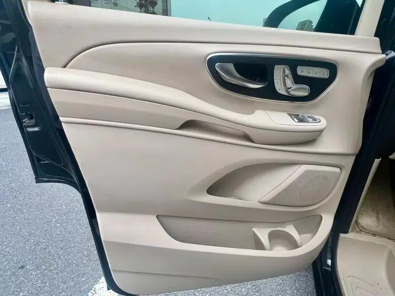 Mercedes-Benz V-Class 2017 V 260 Navigator Edition — миниатюра 17