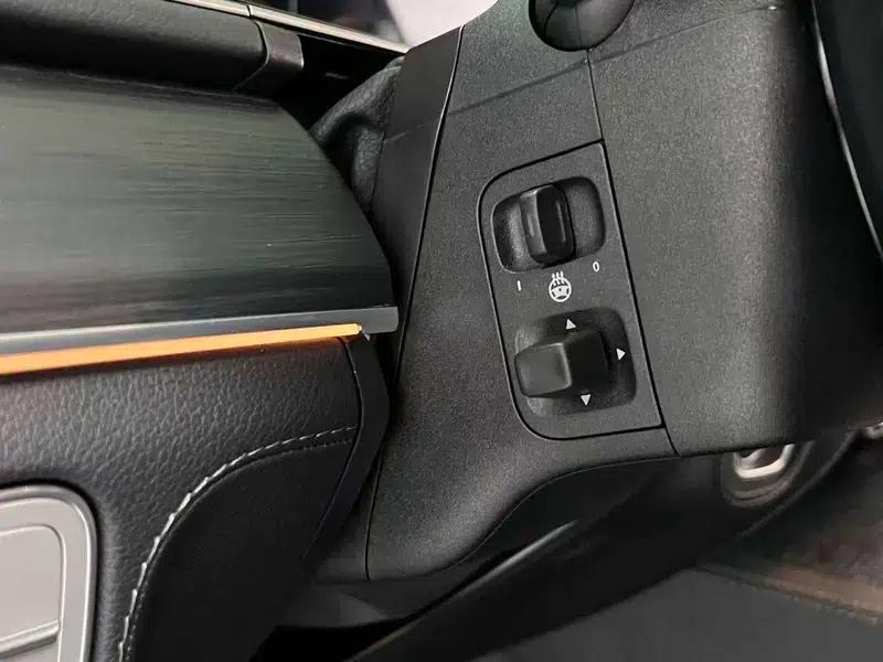 Mercedes-Benz GLS 2025 3.0T Automatic 4WD 7-Seater (Parallel Import) — миниатюра 12