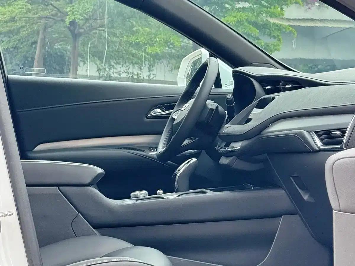 Cadillac XT4 2020 28T Two-Wheel Drive Premium Edition — миниатюра 12