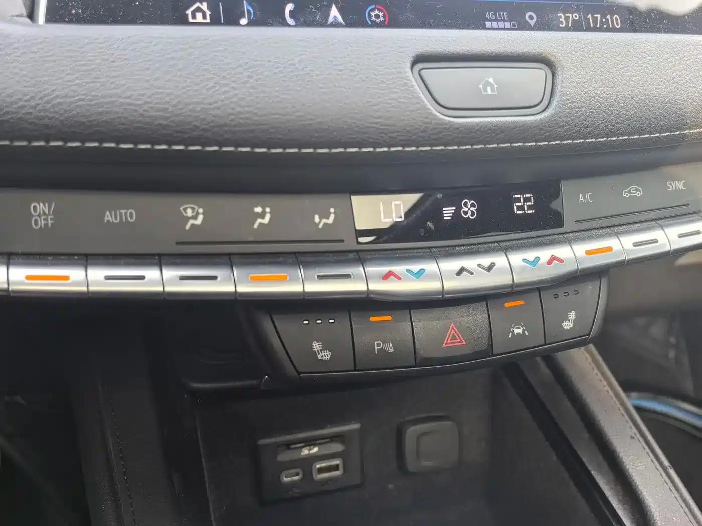 2018 Cadillac XT4 28T AWD Premium — миниатюра 12