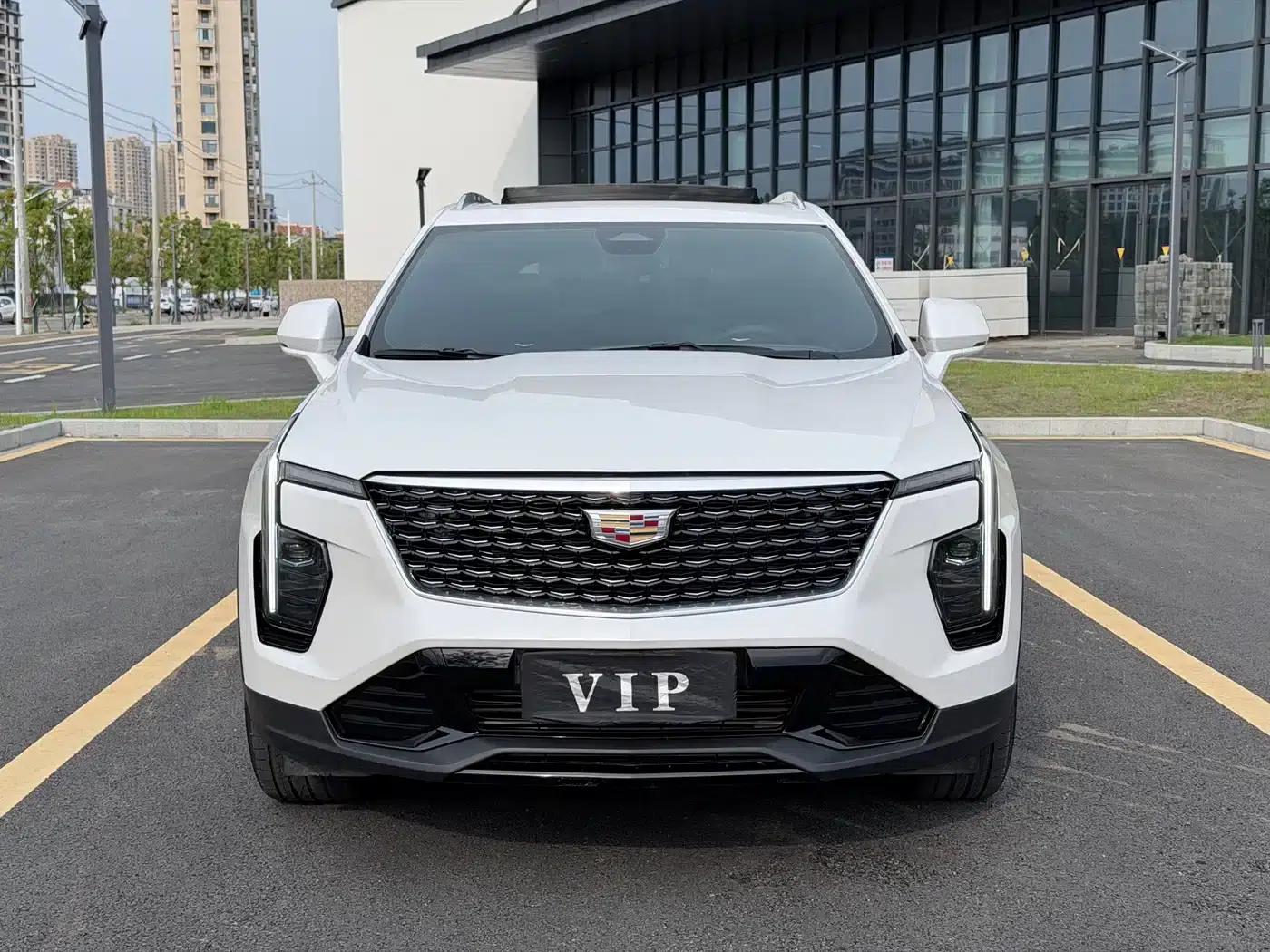 2024 Cadillac XT4 Facelift 28T Two-Wheel Drive Luxury — миниатюра 2