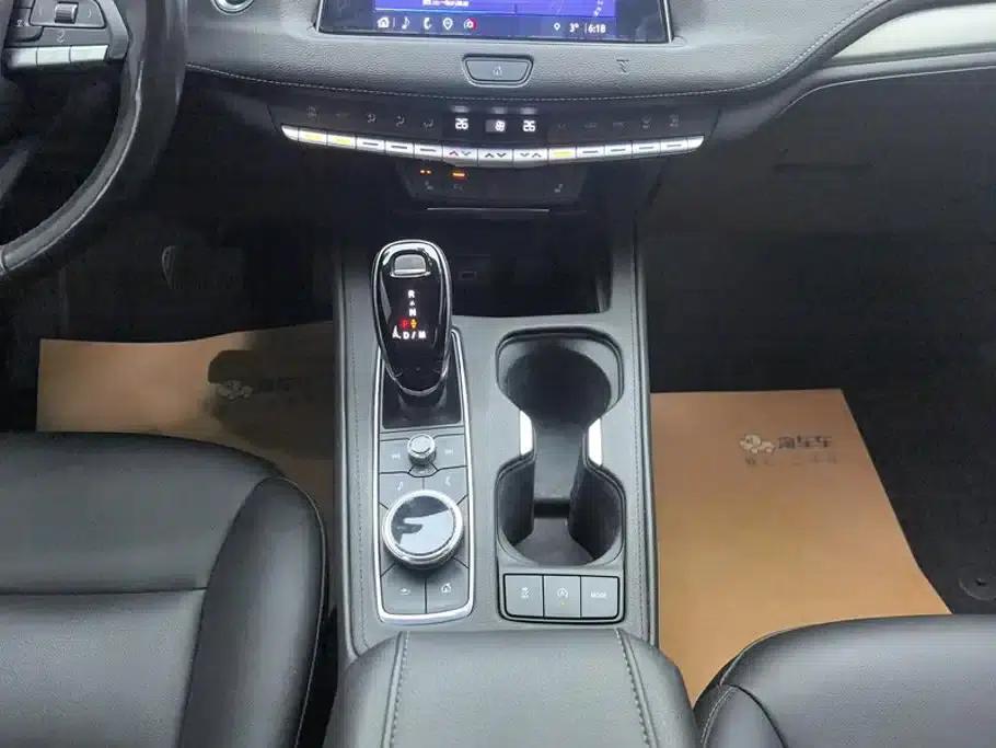 Cadillac XT4 2021 28T Two-Wheel Drive Premium Edition — миниатюра 16