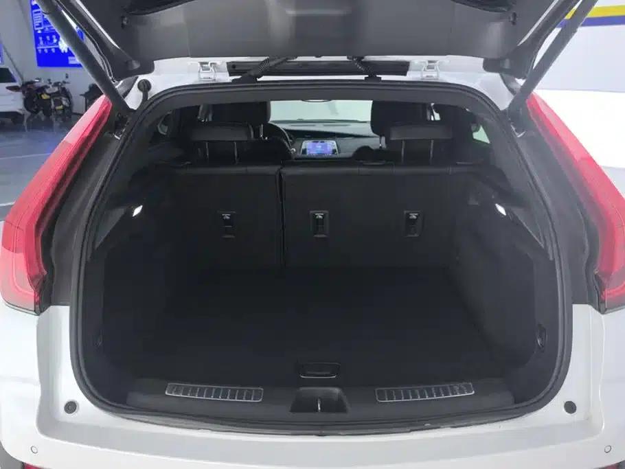 Cadillac XT4 2021 28T Two-Wheel Drive Premium Edition — миниатюра 4