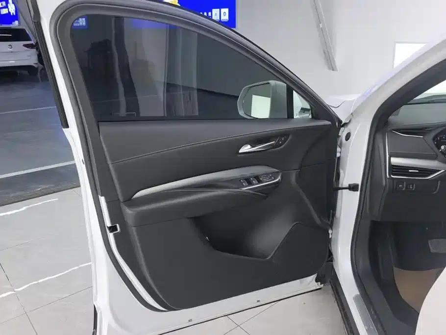 Cadillac XT4 2021 28T Two-Wheel Drive Premium Edition — миниатюра 7