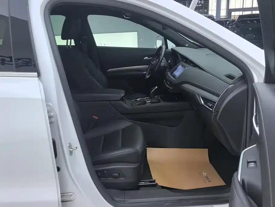 Cadillac XT4 2021 28T Two-Wheel Drive Premium Edition — миниатюра 8
