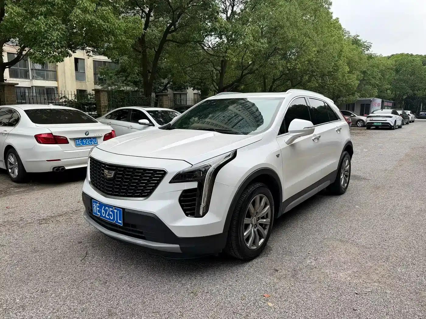 2018 Cadillac XT4 28T 2WD Luxury — миниатюра 1