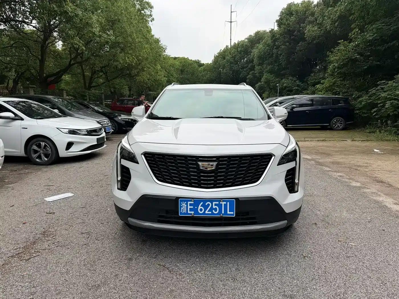 2018 Cadillac XT4 28T 2WD Luxury — миниатюра 2