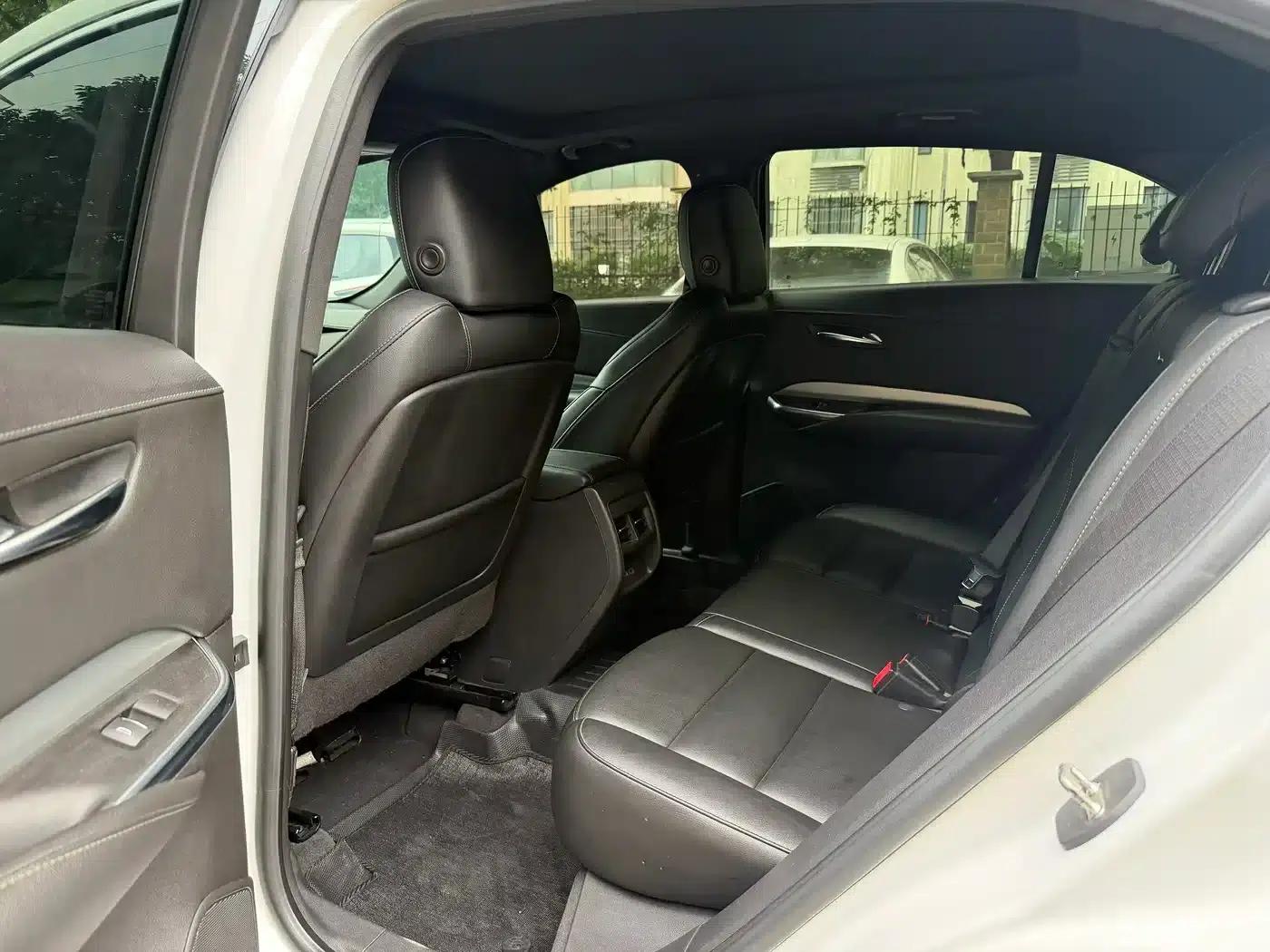 2018 Cadillac XT4 28T 2WD Luxury — миниатюра 5