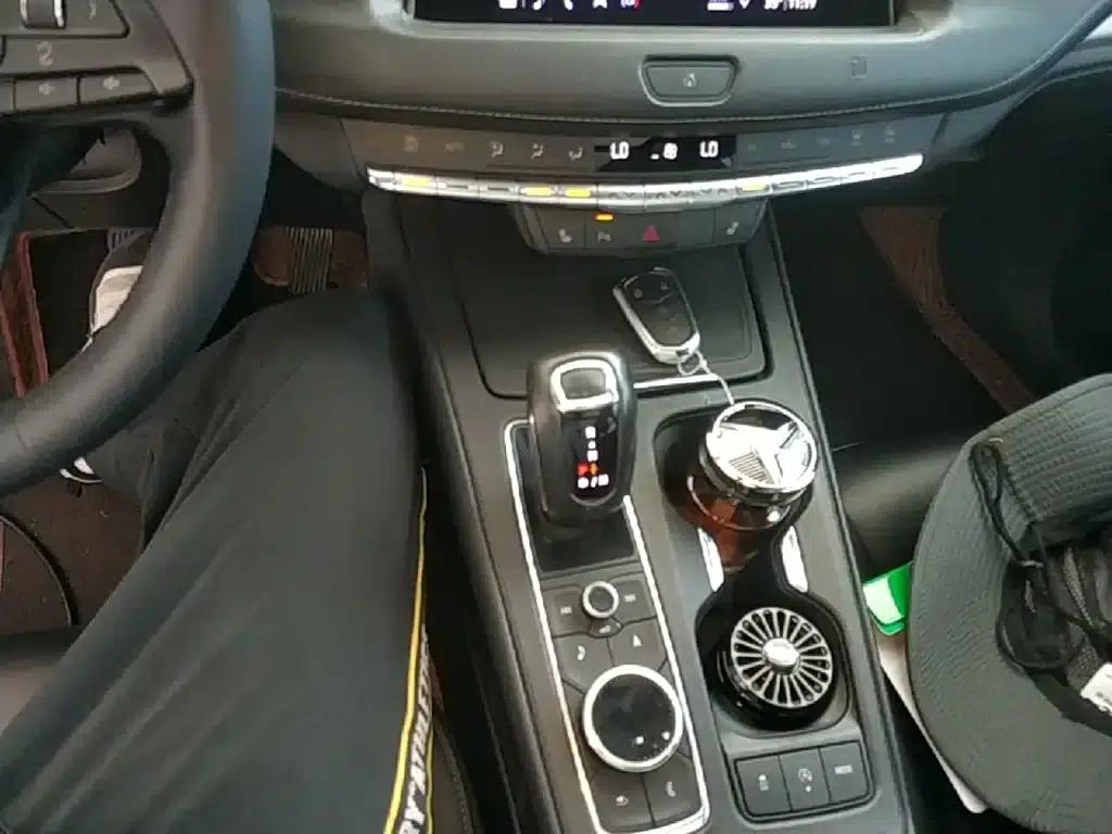 2018 Cadillac XT4 28T Two-Wheel Drive Premium Edition — миниатюра 14