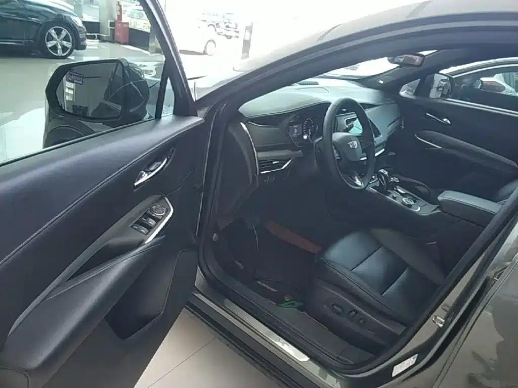 2018 Cadillac XT4 28T Two-Wheel Drive Premium Edition — миниатюра 16