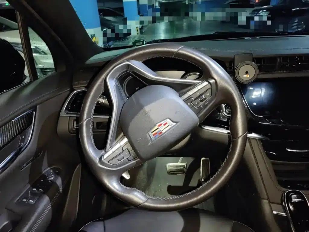 Cadillac XT6 2020 28T Six-Seat Luxury Sport Ultimate Safety Edition — миниатюра 11