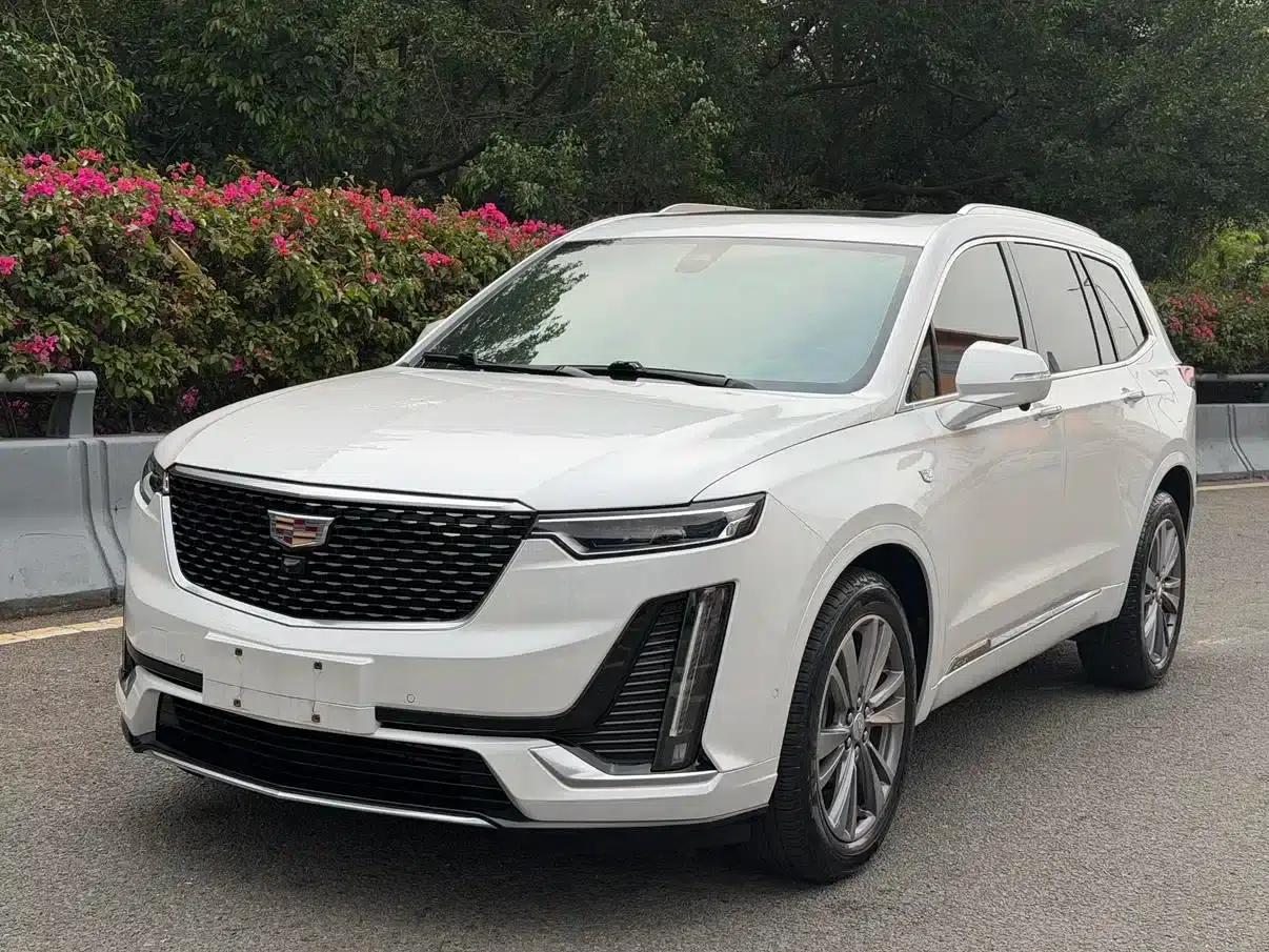 2020 Cadillac XT6 28T Six-Seat AWD Luxury — миниатюра 1
