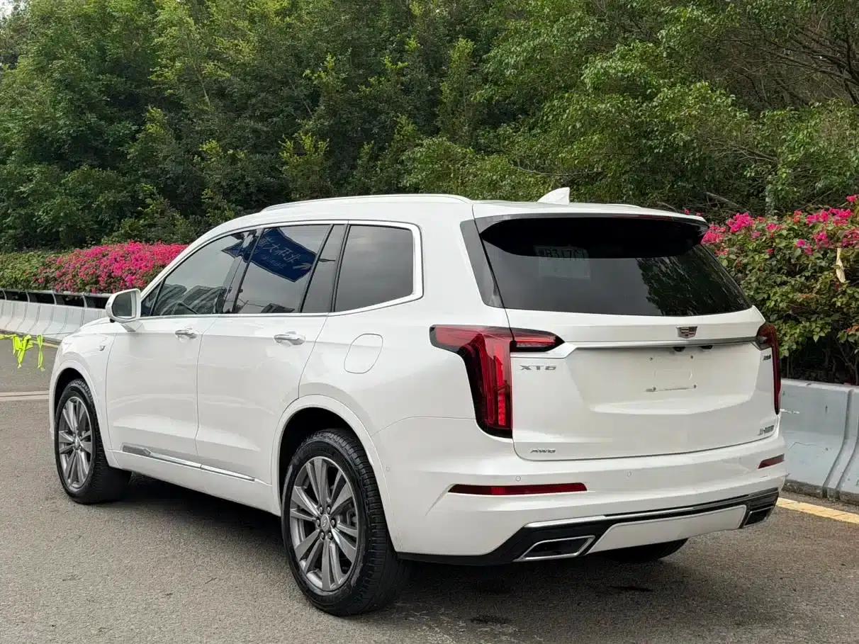 2020 Cadillac XT6 28T Six-Seat AWD Luxury — миниатюра 17
