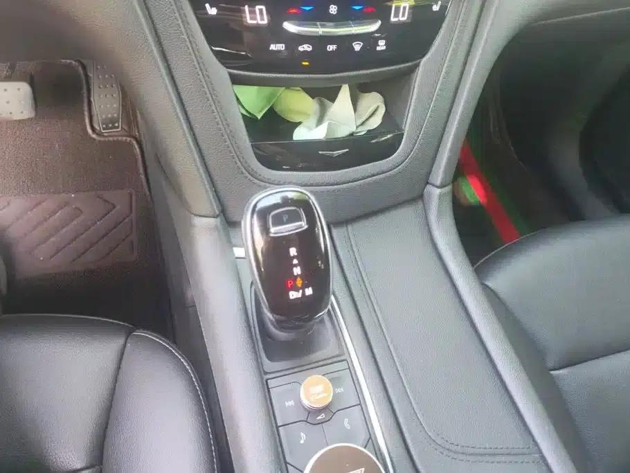 Cadillac XT6 2021 28T Six-Seat AWD Fashion Edition — миниатюра 16