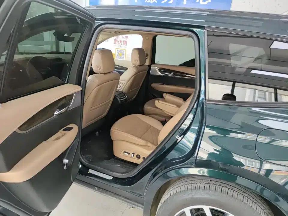 Cadillac XT6 2025 2.0T Six-Seat AWD Platinum Executive Black Label Edition — миниатюра 6