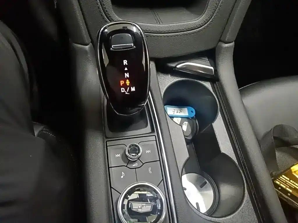 Cadillac XT6 2022 2.0T Six-Seat AWD Luxury 120th Anniversary Limited Edition — миниатюра 14