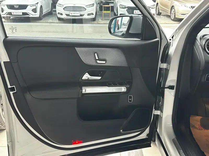 2019 Mercedes-Benz GLB 200 Fashion Edition — миниатюра 12