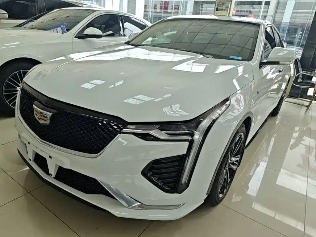 2022 Cadillac CT4 28T Luxury Edition — миниатюра 1