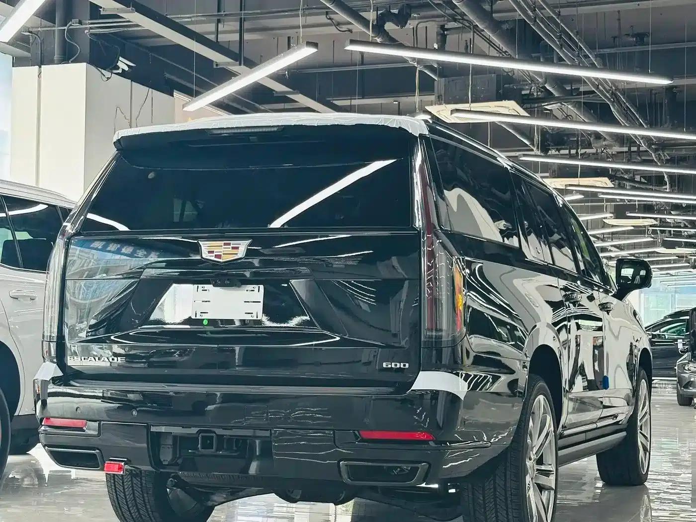 2026 Cadillac Escalade 6.2L Sport Platinum Extended Edition — миниатюра 8