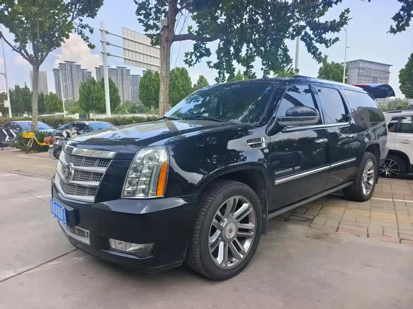 2013 Cadillac Escalade 6.2L ESV Platinum Edition Extended Wheelbase — миниатюра 1