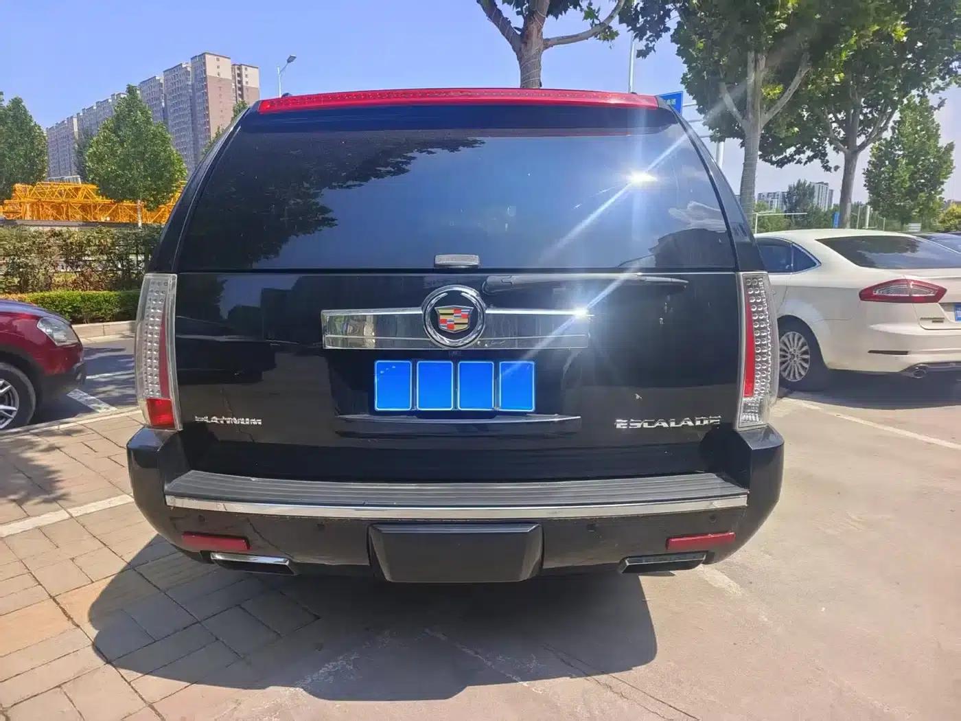 2013 Cadillac Escalade 6.2L ESV Platinum Edition Extended Wheelbase — миниатюра 3