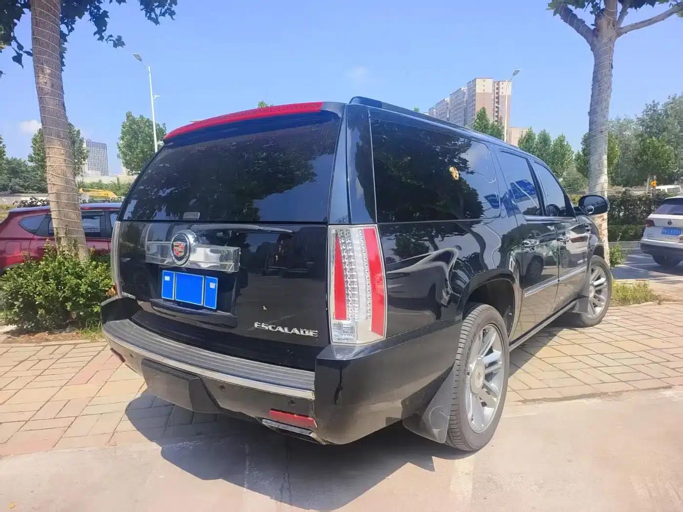 2013 Cadillac Escalade 6.2L ESV Platinum Edition Extended Wheelbase — миниатюра 4