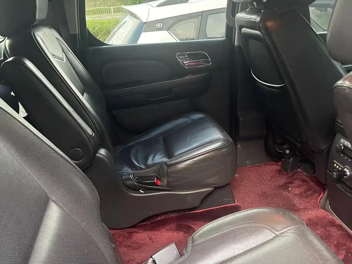2013 Cadillac Escalade 6.2L ESV Platinum Edition Extended Wheelbase — миниатюра 10