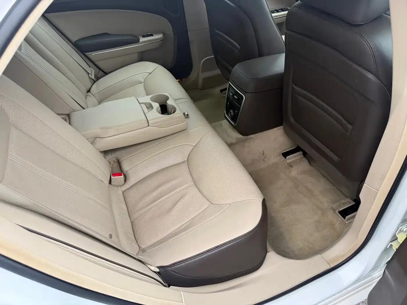 2013 Chrysler 300C Imported Model 3.6L Premium Edition — миниатюра 12