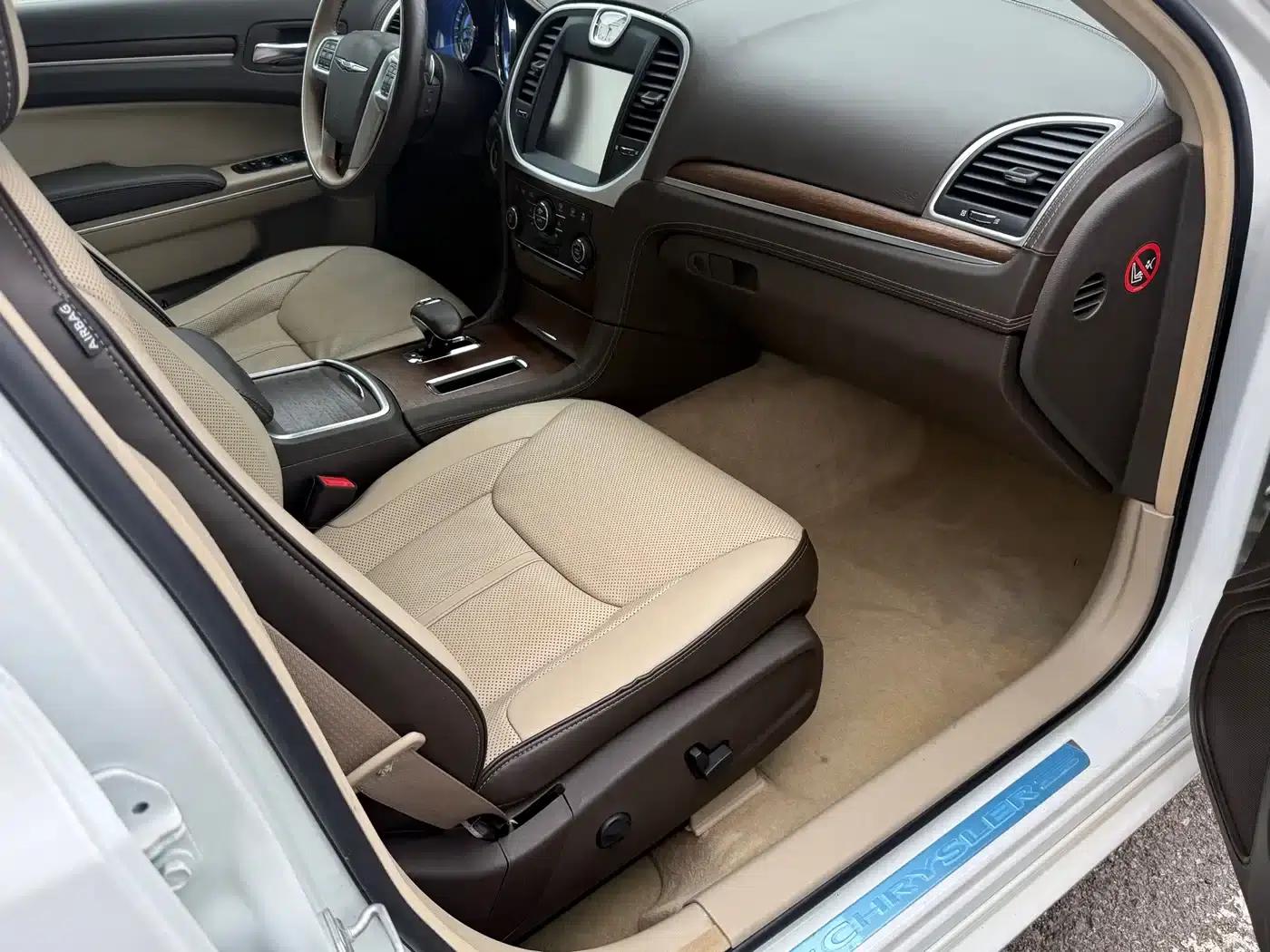 2013 Chrysler 300C Imported Model 3.6L Premium Edition — миниатюра 13
