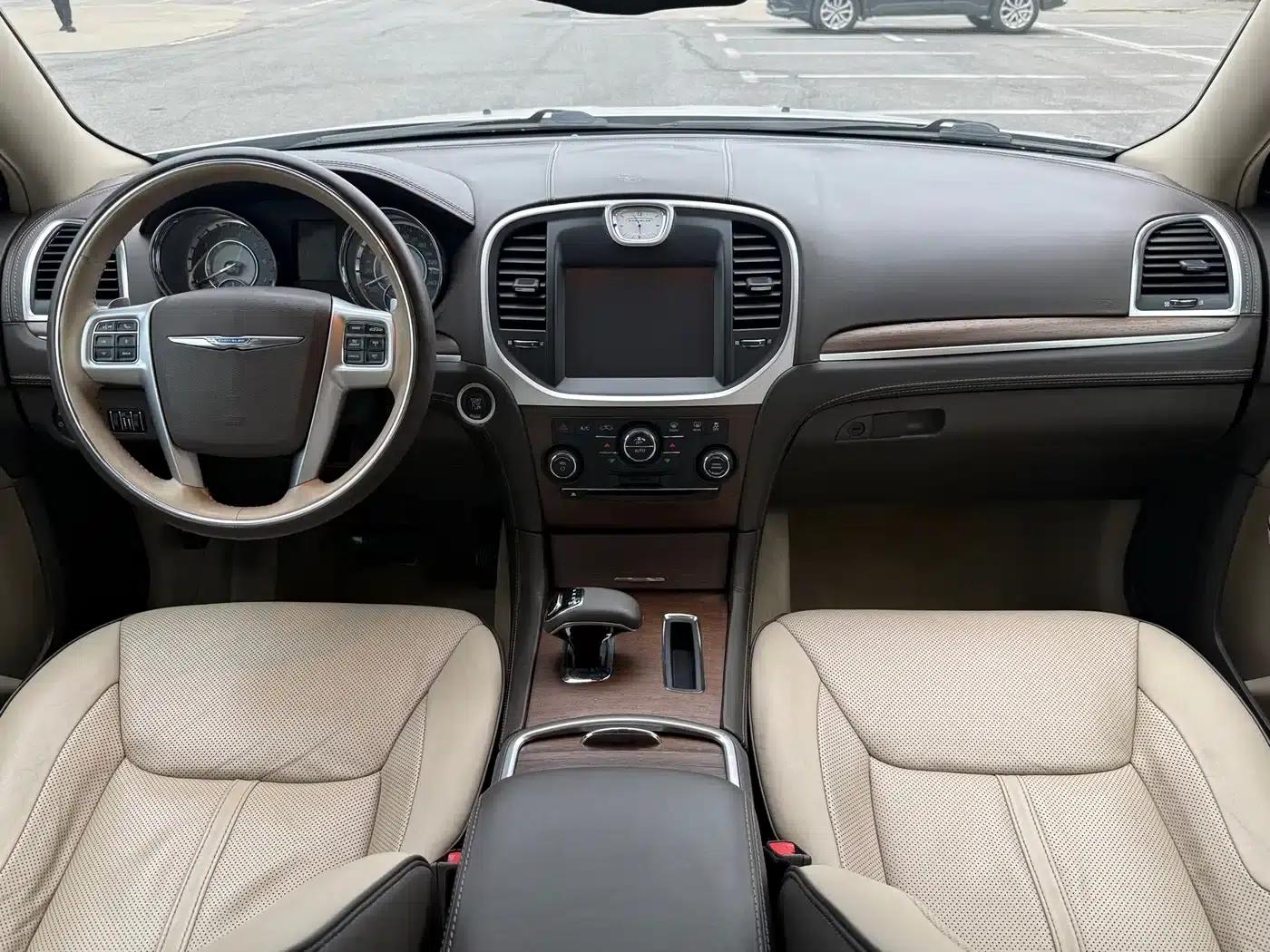 2013 Chrysler 300C Imported Model 3.6L Premium Edition — миниатюра 14
