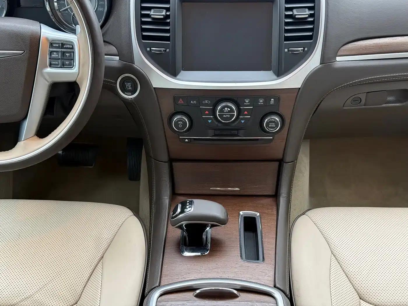 2013 Chrysler 300C Imported Model 3.6L Premium Edition — миниатюра 15