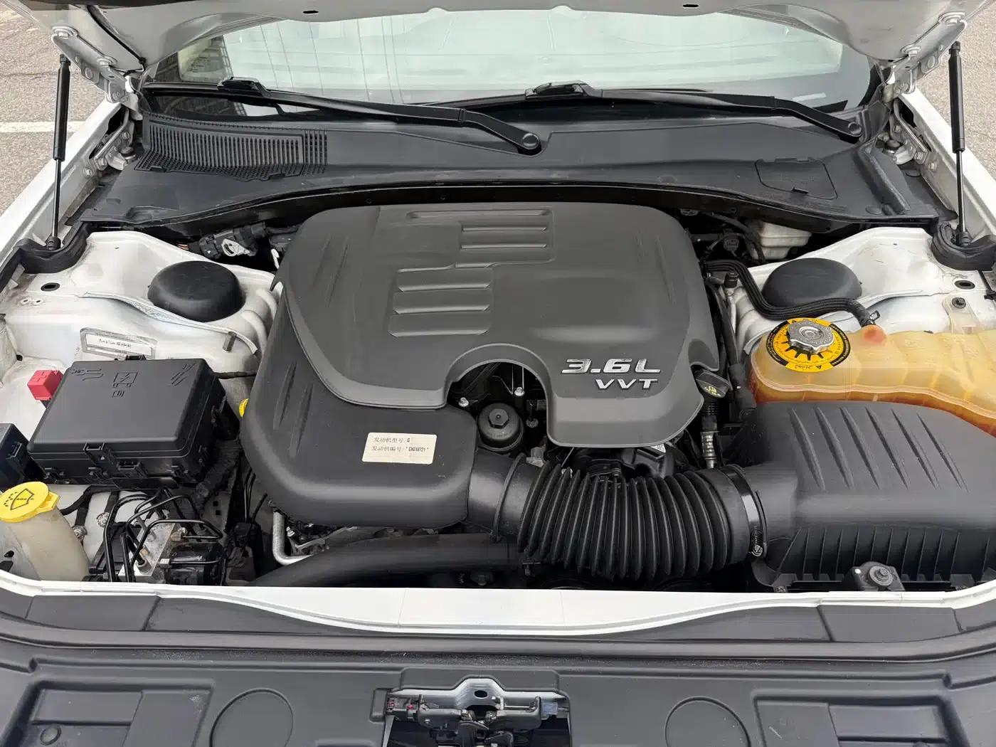 2013 Chrysler 300C Imported Model 3.6L Premium Edition — миниатюра 18