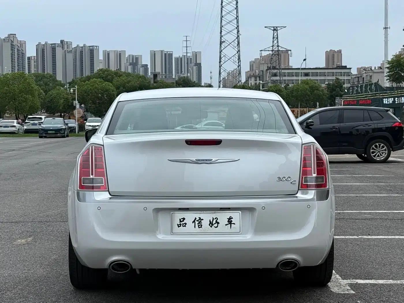 2013 Chrysler 300C Imported Model 3.6L Premium Edition — миниатюра 6