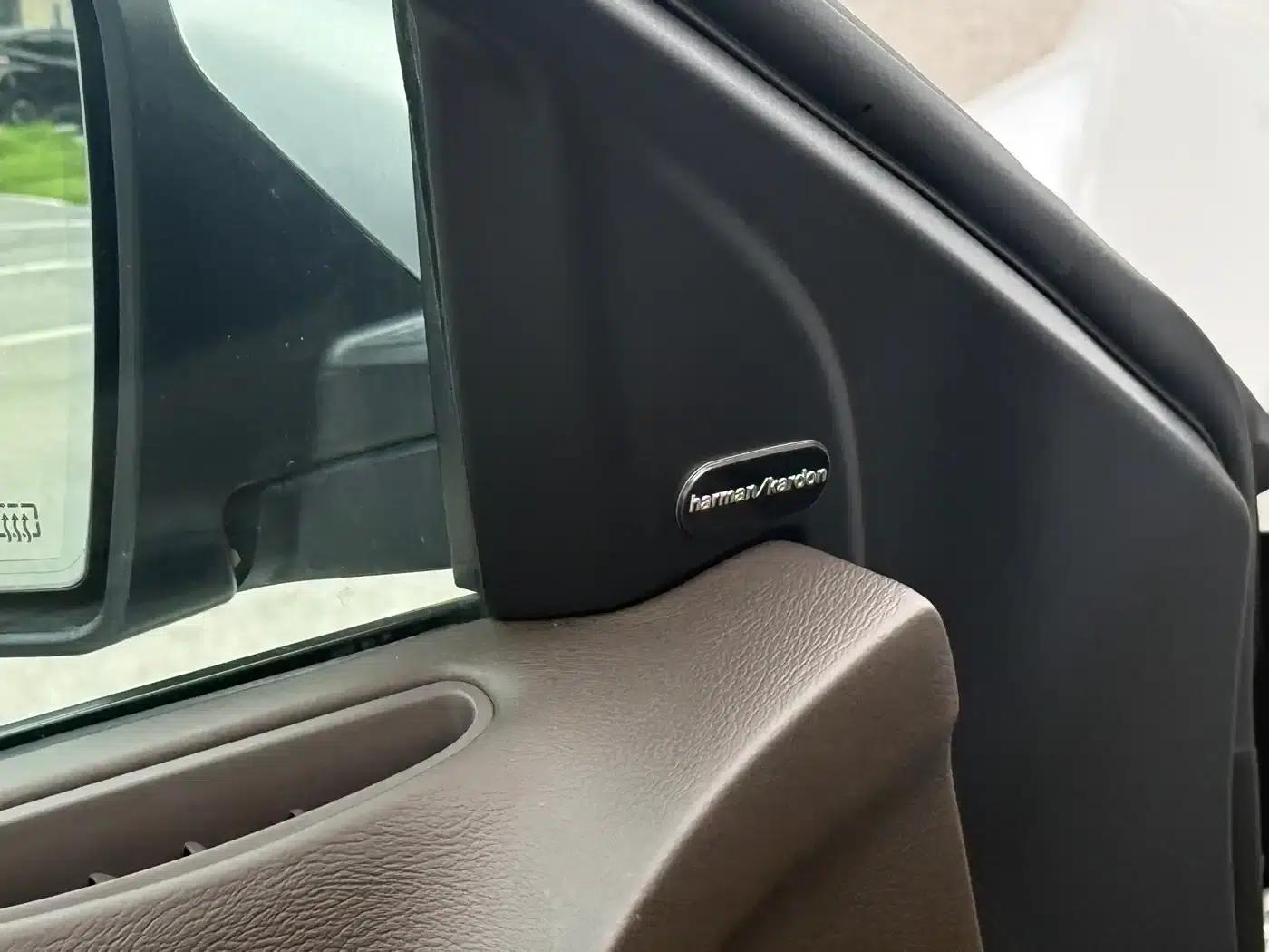 2013 Chrysler 300C Imported Model 3.6L Premium Edition — миниатюра 9