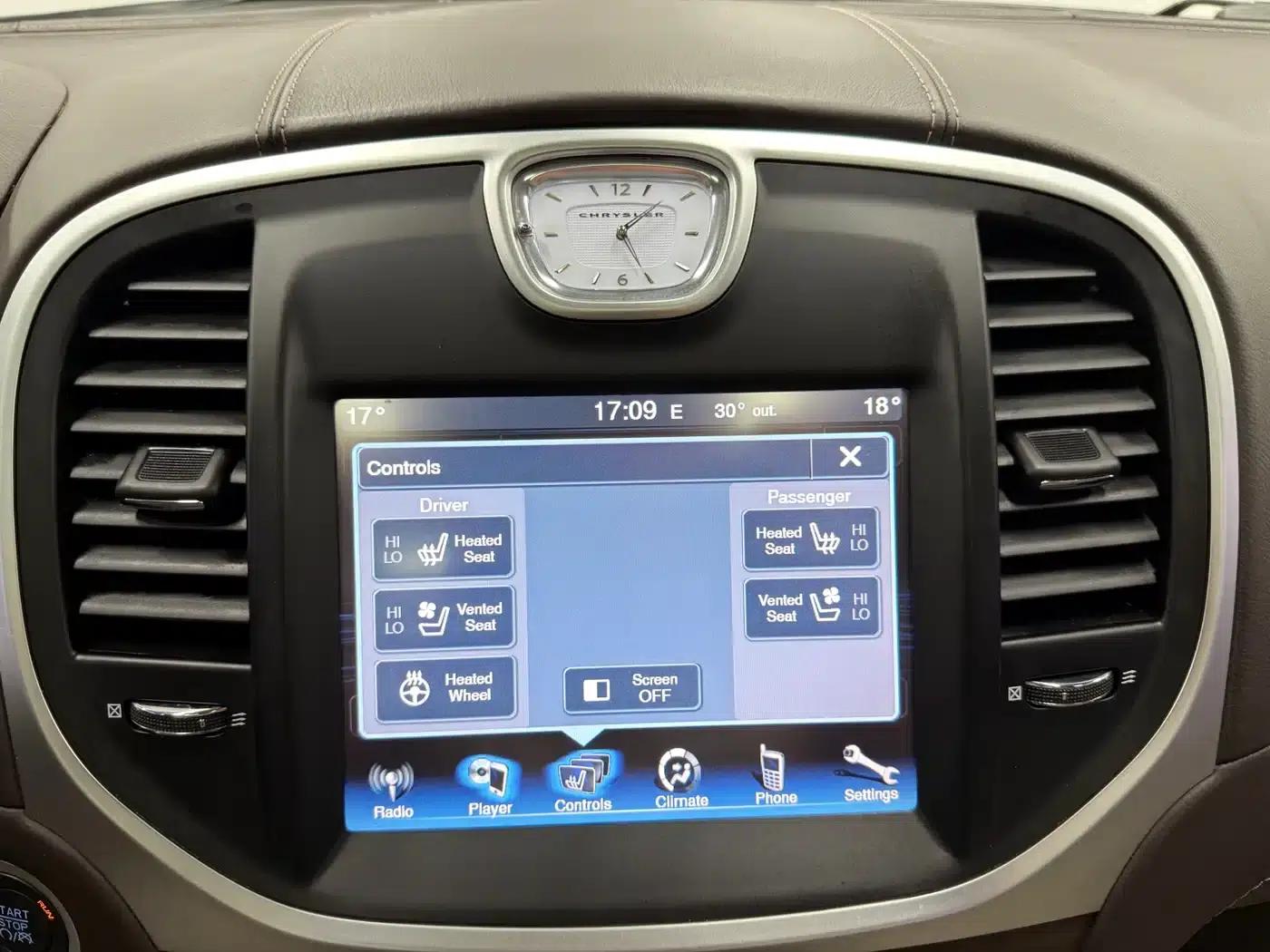 2013 Chrysler 300C Imported Model 3.6L Premium Edition — миниатюра 12