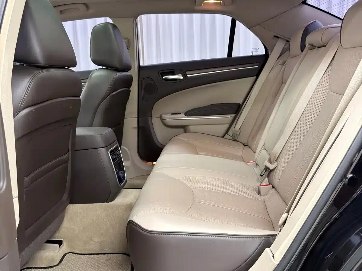 2013 Chrysler 300C Imported Model 3.6L Premium Edition — миниатюра 14