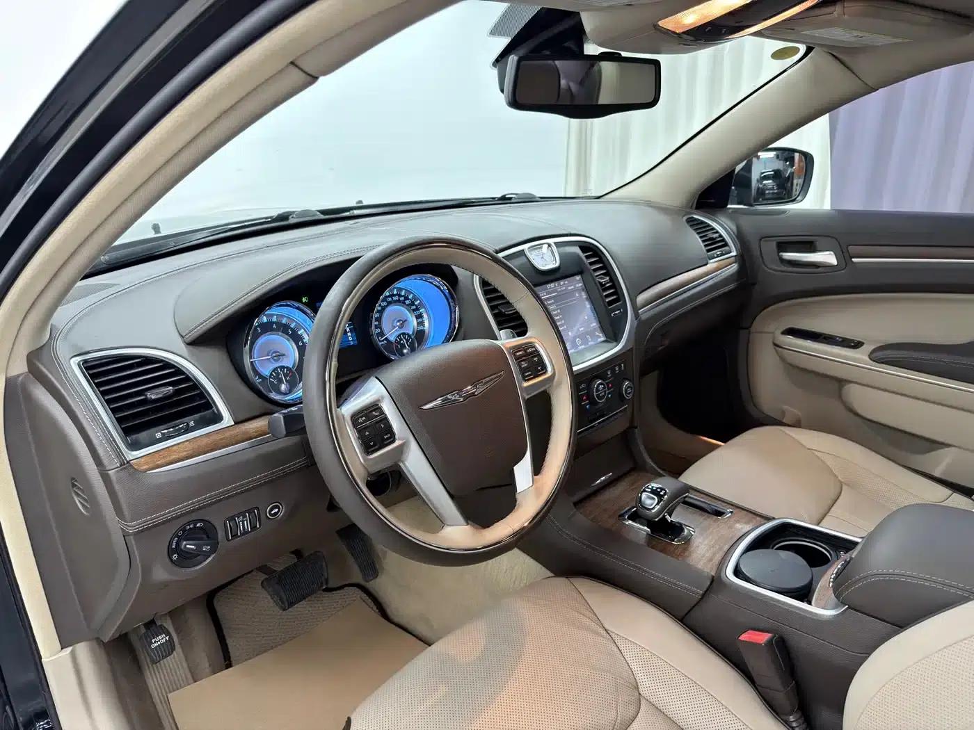 2013 Chrysler 300C Imported Model 3.6L Premium Edition — миниатюра 18