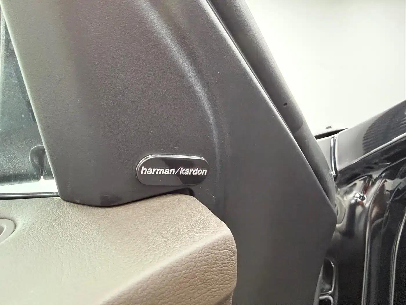 2013 Chrysler 300C Imported Model 3.6L Premium Edition — миниатюра 20