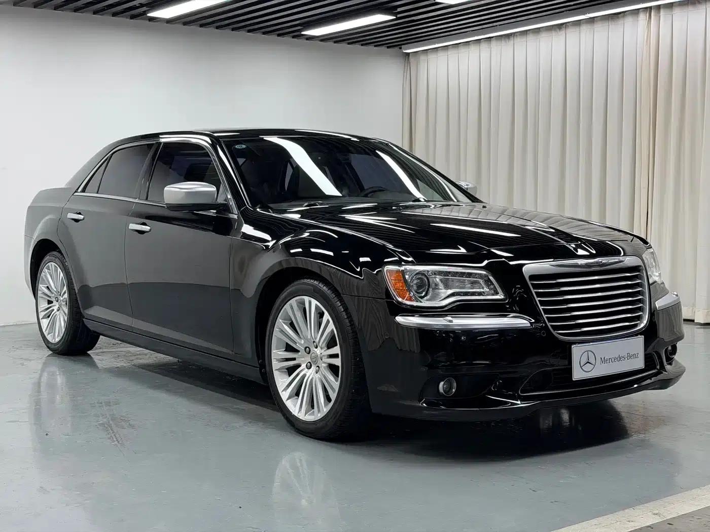 2013 Chrysler 300C Imported Model 3.6L Premium Edition — миниатюра 3