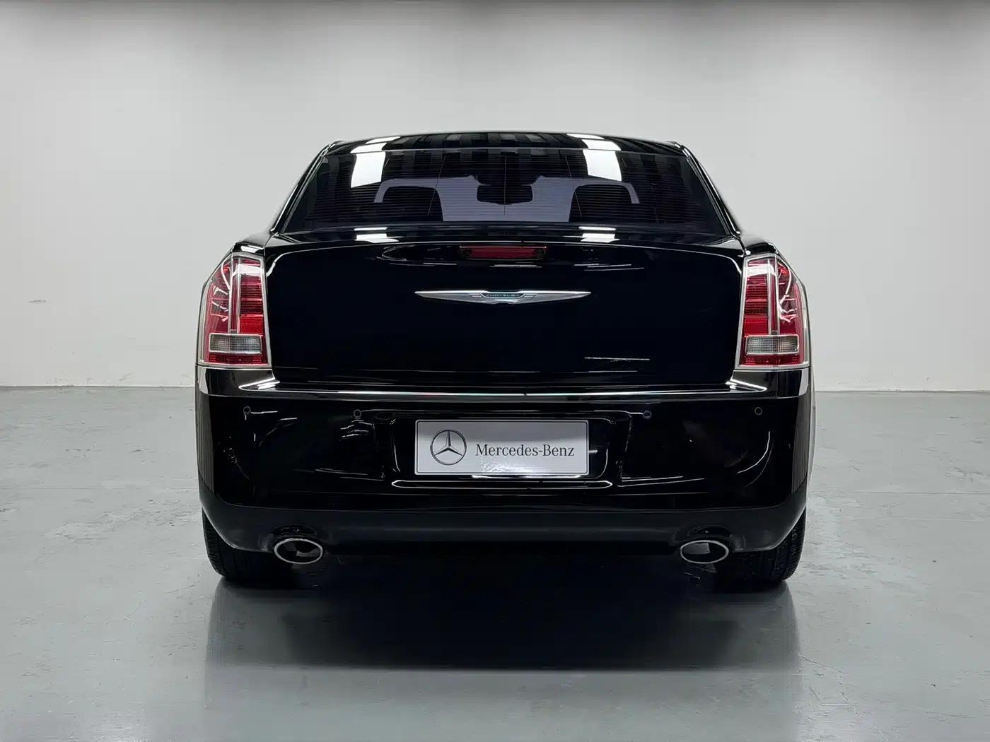 2013 Chrysler 300C Imported Model 3.6L Premium Edition — миниатюра 22