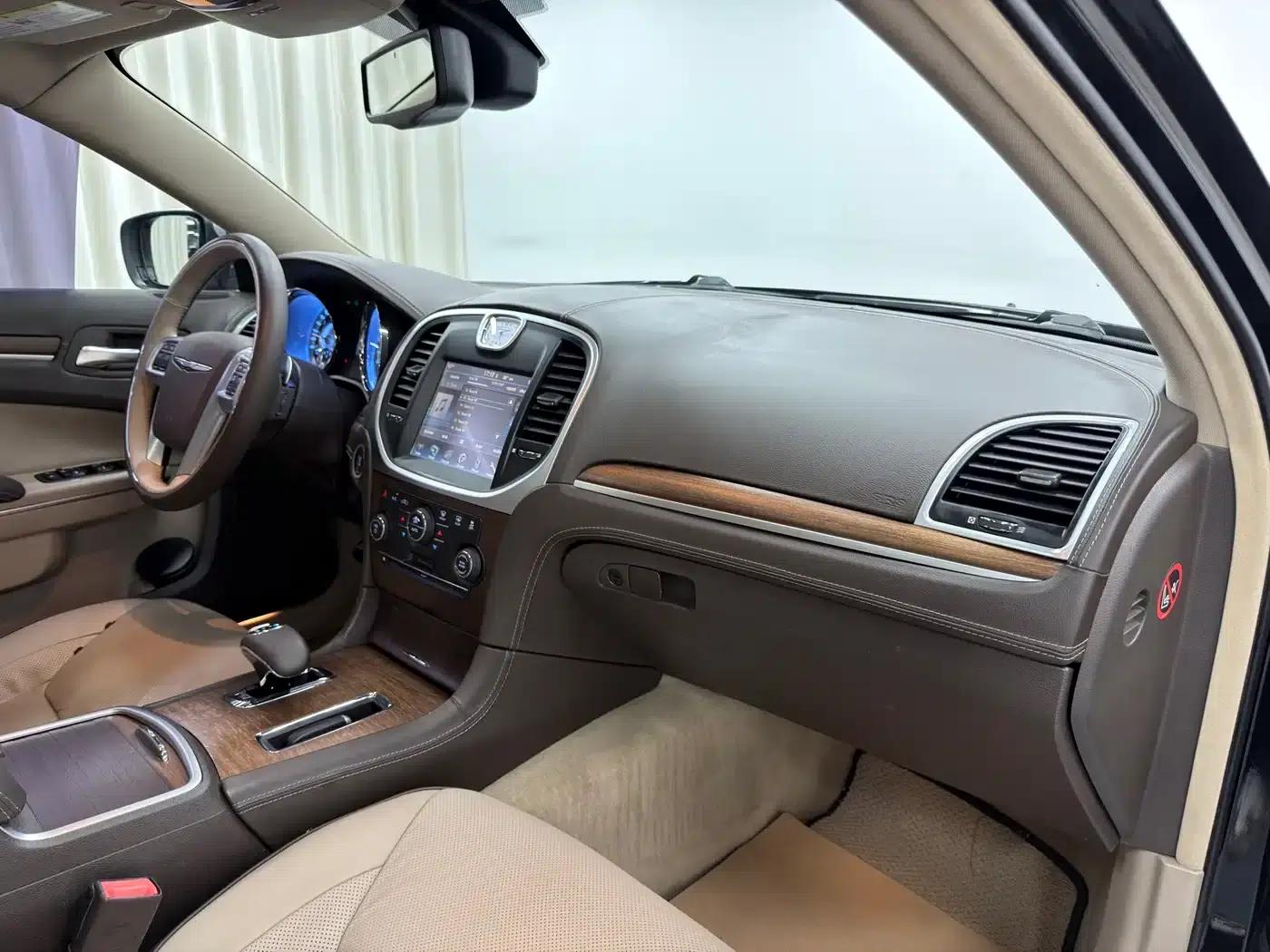 2013 Chrysler 300C Imported Model 3.6L Premium Edition — миниатюра 5