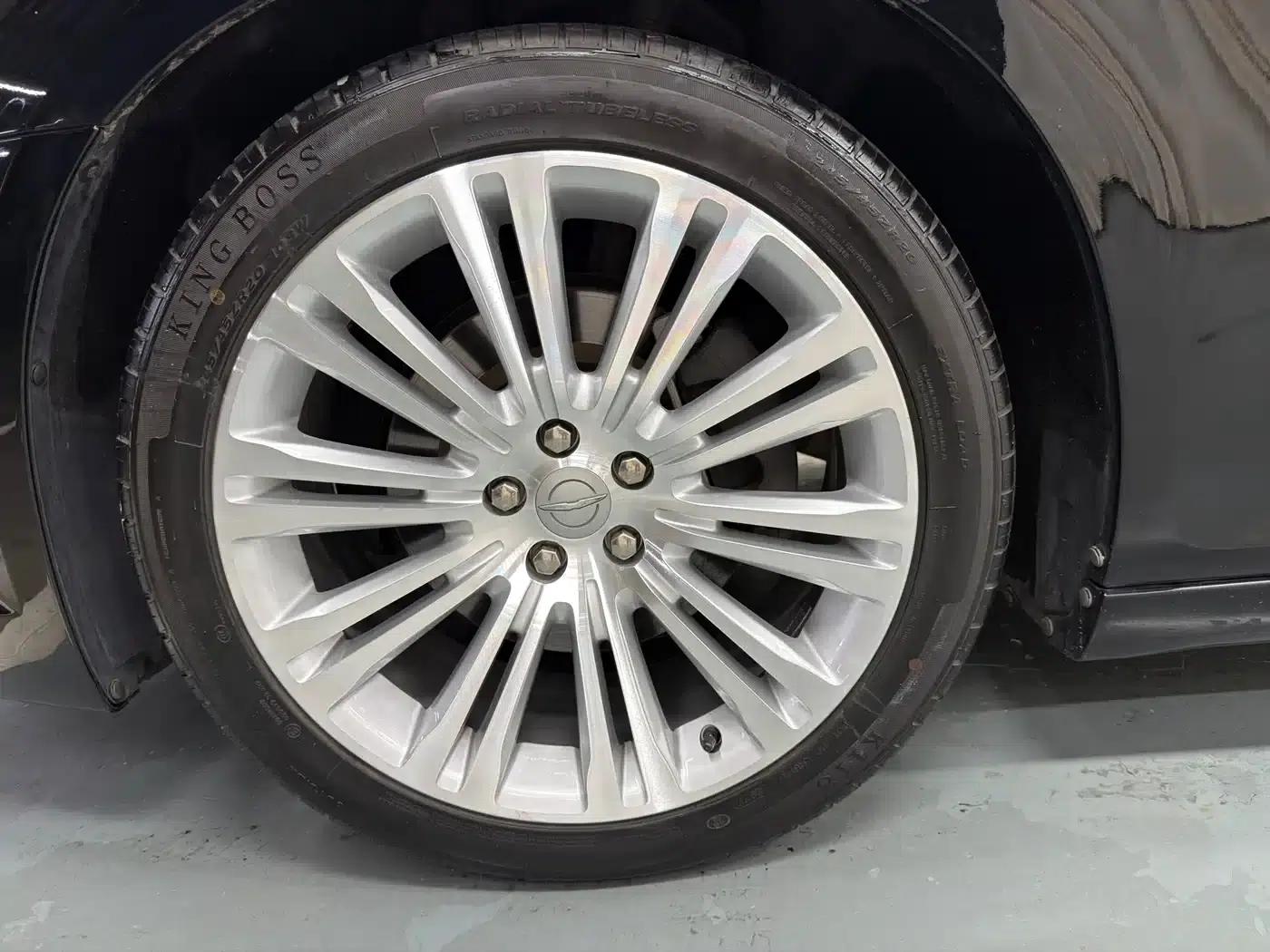 2013 Chrysler 300C Imported Model 3.6L Premium Edition — миниатюра 8