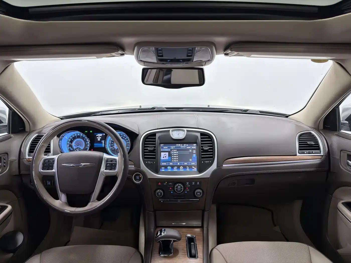 2013 Chrysler 300C Imported Model 3.6L Premium Edition — миниатюра 9