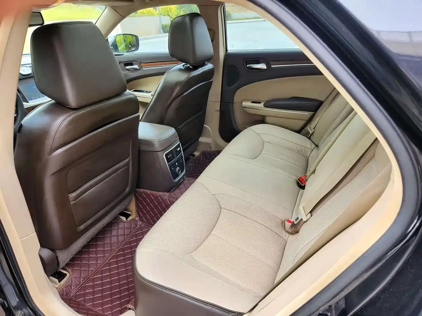 2013 Chrysler 300C Imported Model, 3.6L Premium Edition — миниатюра 11