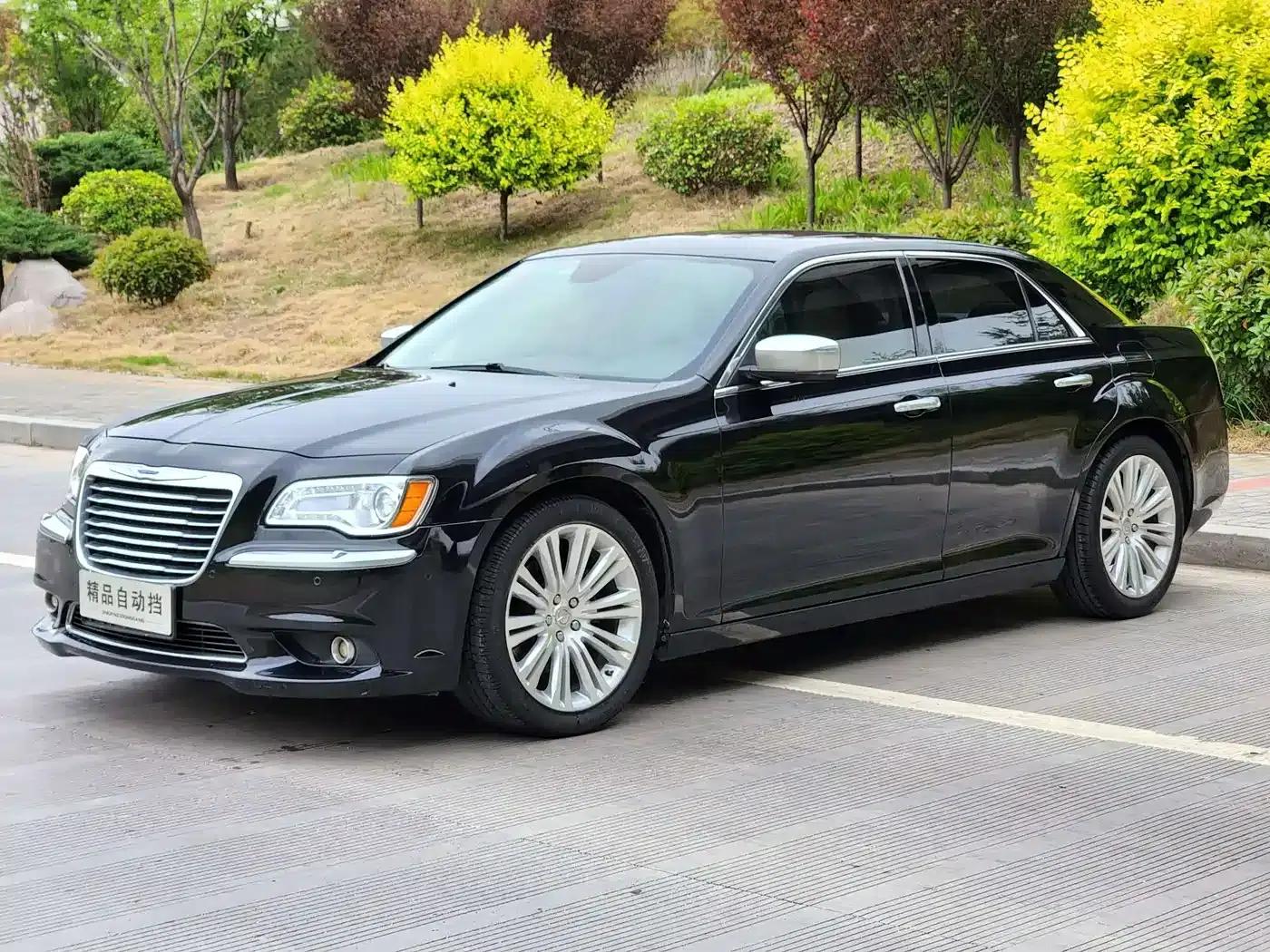 2013 Chrysler 300C Imported Model, 3.6L Premium Edition — миниатюра 5
