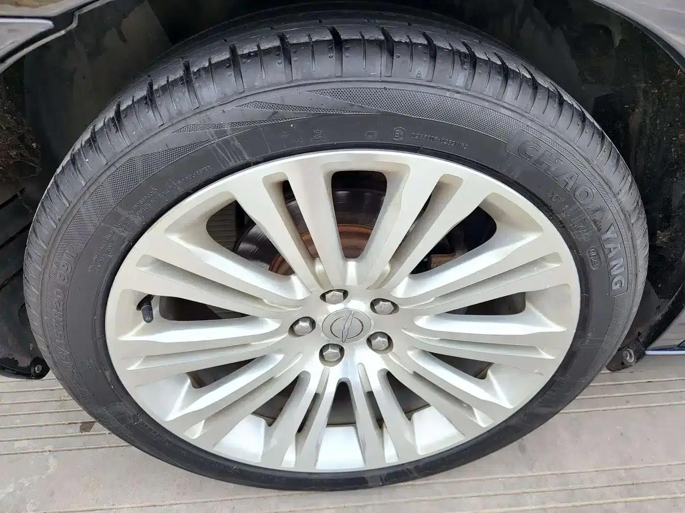 2013 Chrysler 300C Imported Model, 3.6L Premium Edition — миниатюра 6