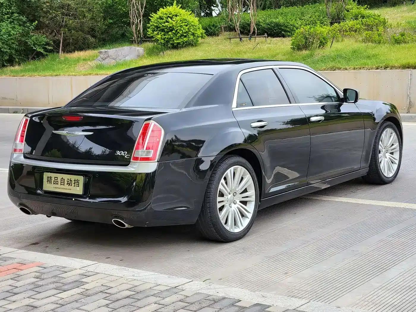 2013 Chrysler 300C Imported Model, 3.6L Premium Edition — миниатюра 7