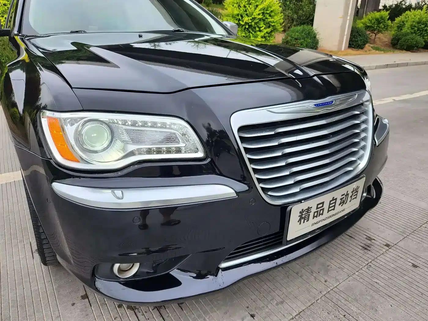 2013 Chrysler 300C Imported Model, 3.6L Premium Edition — миниатюра 8