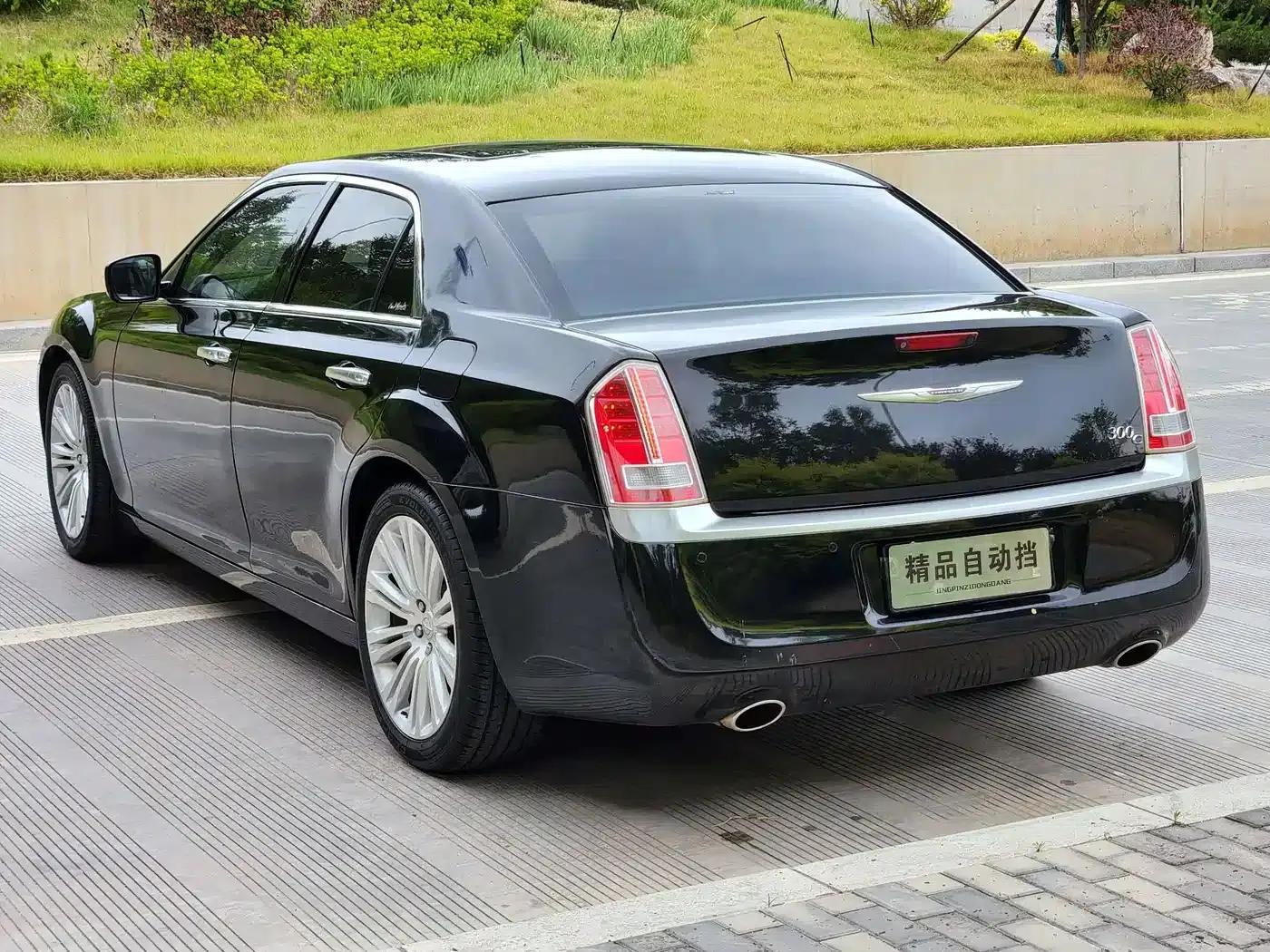 2013 Chrysler 300C Imported Model, 3.6L Premium Edition — миниатюра 9