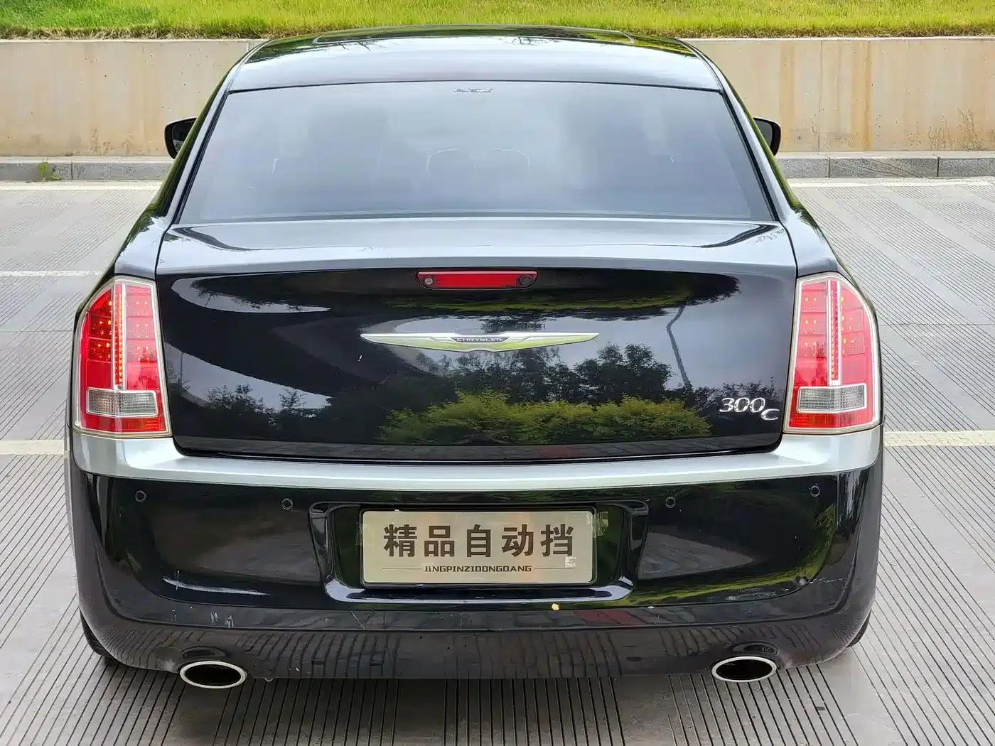 2013 Chrysler 300C Imported Model, 3.6L Premium Edition — миниатюра 10